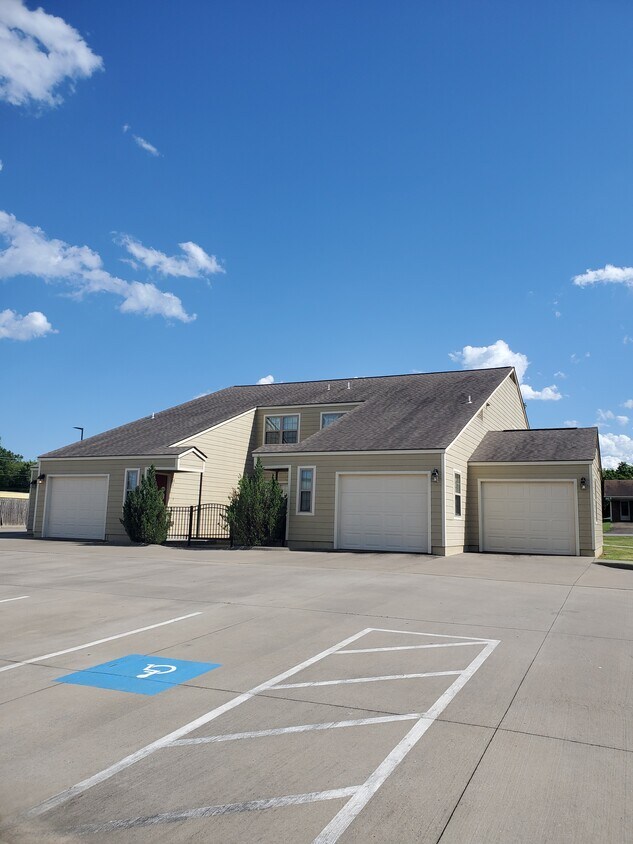 108 W 17th St Unit B, Russellville, AR 72801 Apartments in