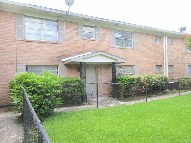 Foto del edificio - Spring Branch Condo  ALL BILLS PAID!