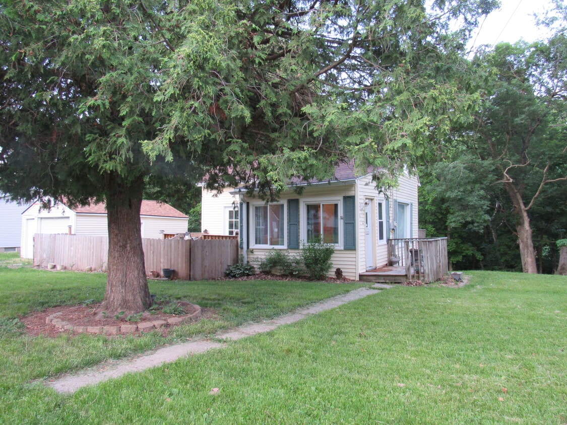 844 54th Street B, Moline, IL 61265 House Rental in Moline, IL