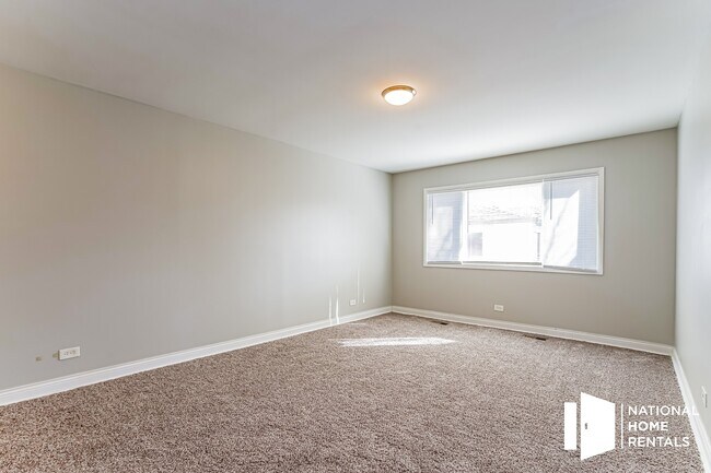 Building Photo - 17771 Devon Dr