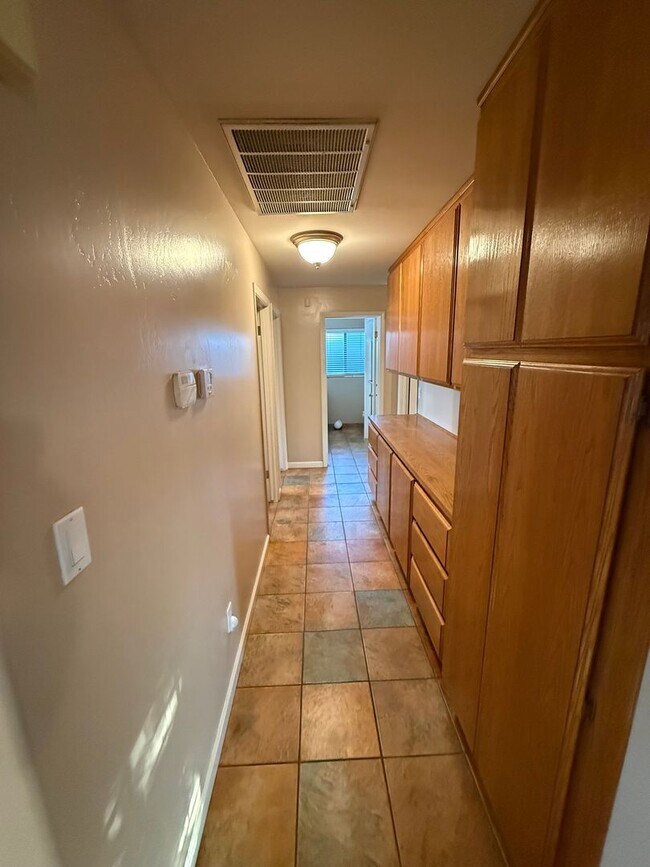Foto del edificio - Charming 3-Bedroom Home in North Campus Park