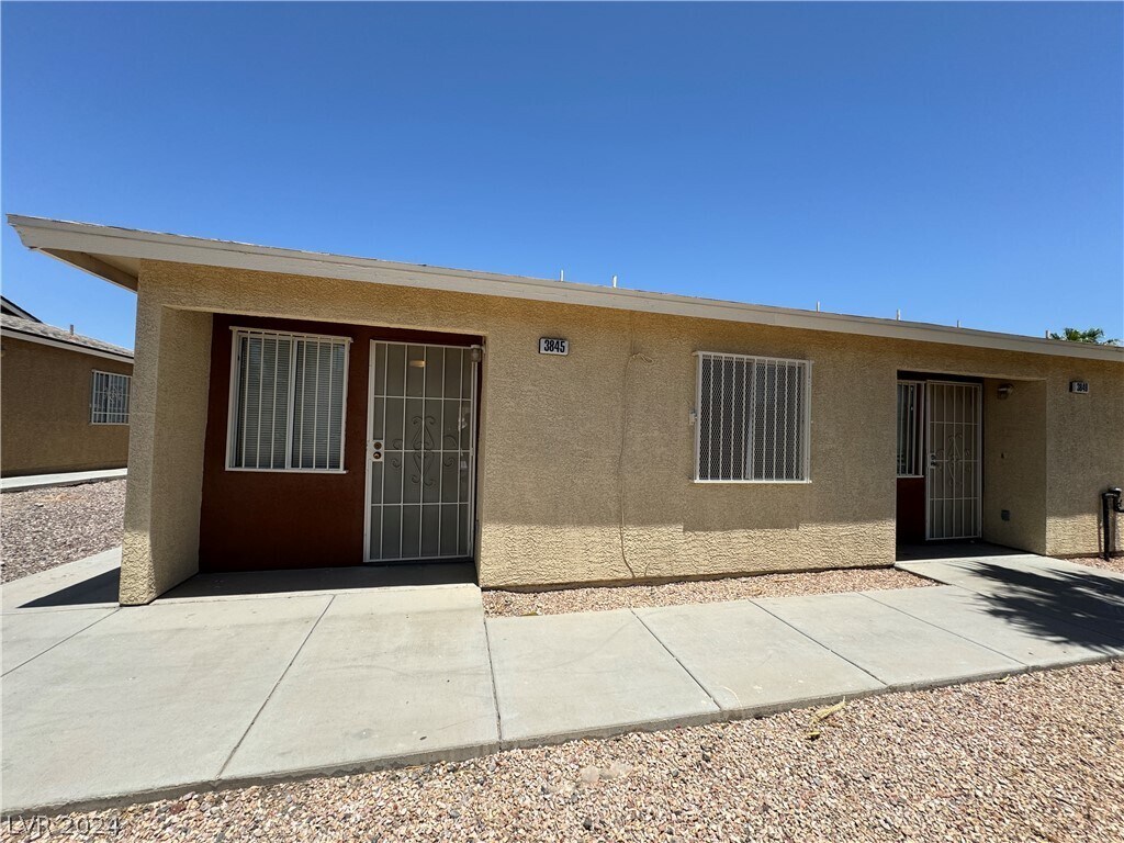Primary Photo - 3845 Soda Springs Dr