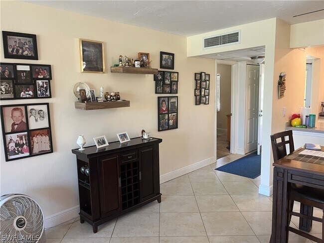 Foto del edificio - 1085 Forest Lakes Dr