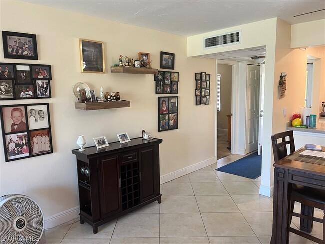 Building Photo - 1085 Forest Lakes Dr