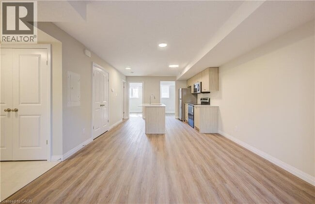Building Photo - 410 Northfield Dr W