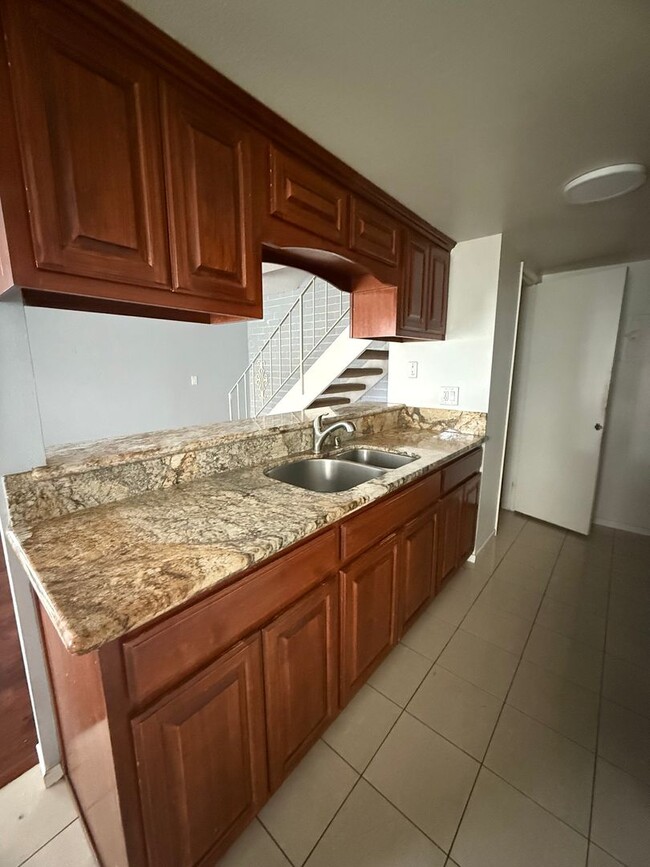 Building Photo - Newbury Park Condo - Two Bedroom one bath ...