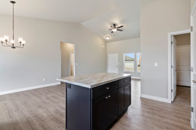 Foto del edificio - 1407 Blue Grouse Way