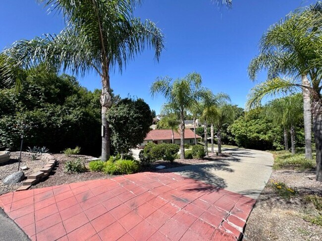 Building Photo - Single-Story Ranch Home with Pool, Spa & S...