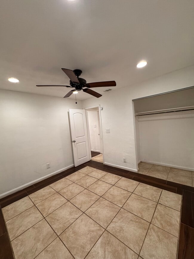 Foto del edificio - 871 W 37th St