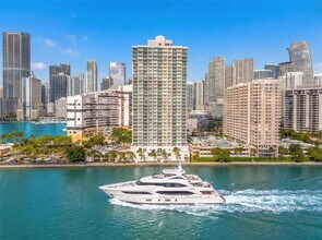 Building Photo - 800 Claughton Island Dr