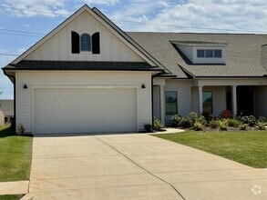 Building Photo - 134 Rugby Dr