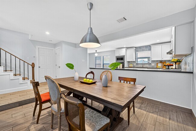 Foto del edificio - 818 Silvergate Dr