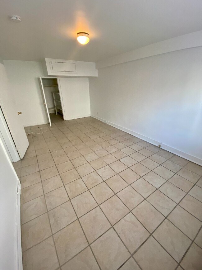 Building Photo - 11 Quinby Ave