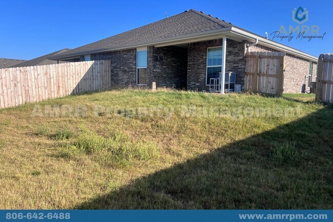 Building Photo - 3 Bedroom Townhome In Carl Junction!