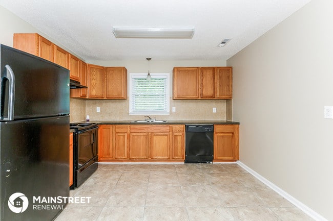 Building Photo - 221 Huntsmoor Dr