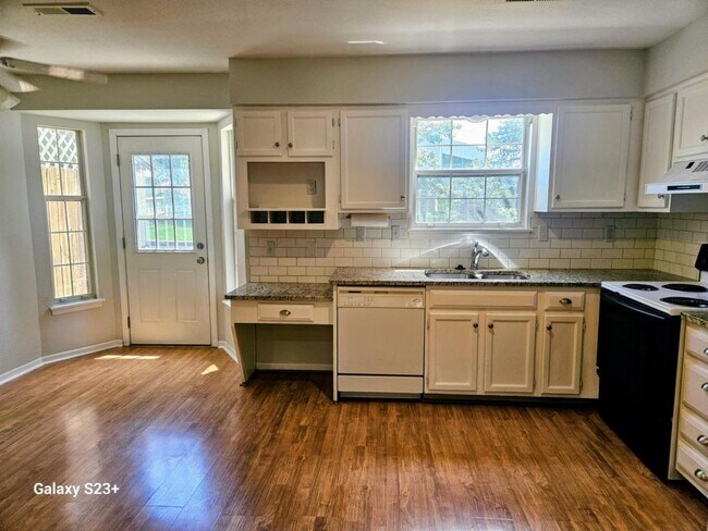 Foto del edificio - 1331 NW Jefferson Ct