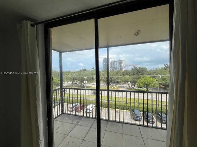 Foto del edificio - 16851 NE 23rd Ave