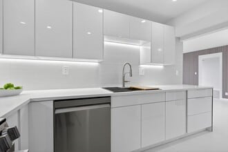 Building Photo - 525 N Ocean Blvd