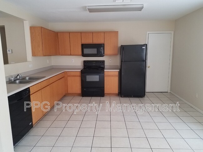 Building Photo - 11796 W Dahlia Dr