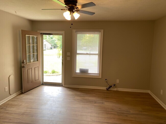 Sala de estar - 4036 Maritimes Ct