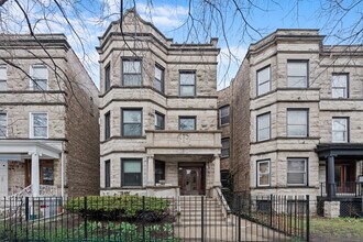 Building Photo - 1336 W Cornelia Ave