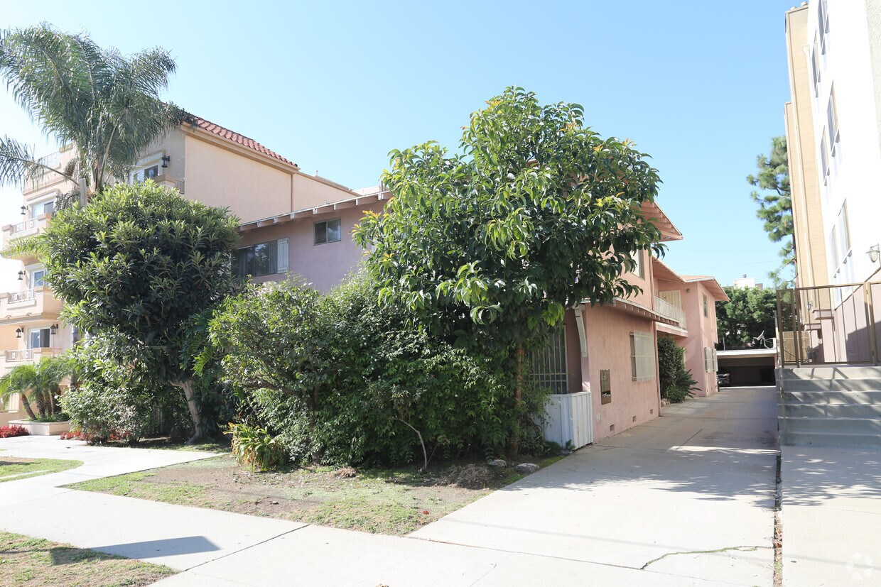 Building Photo - 1715 S Barrington Ave
