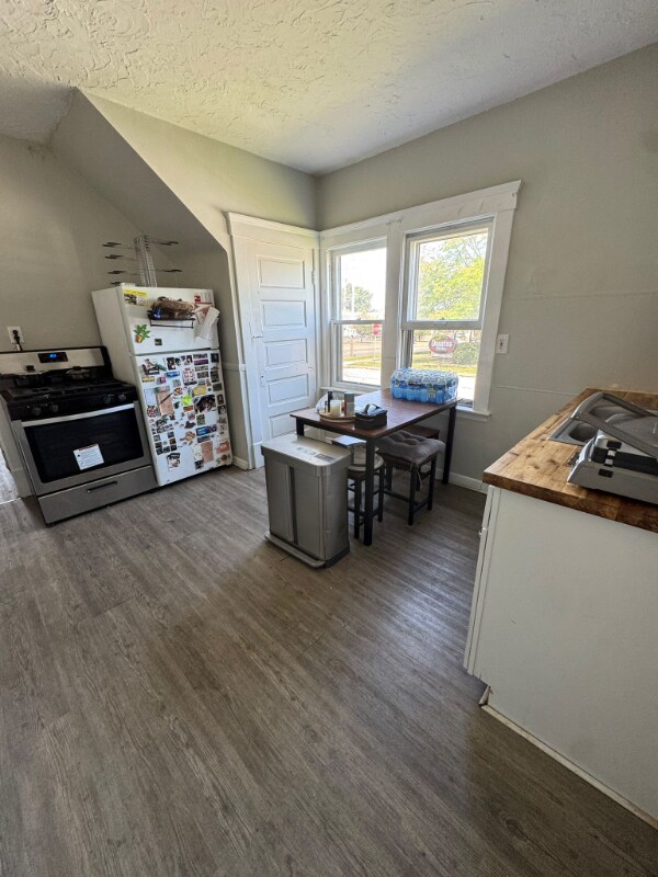Foto del edificio - 5485 Ridge Rd