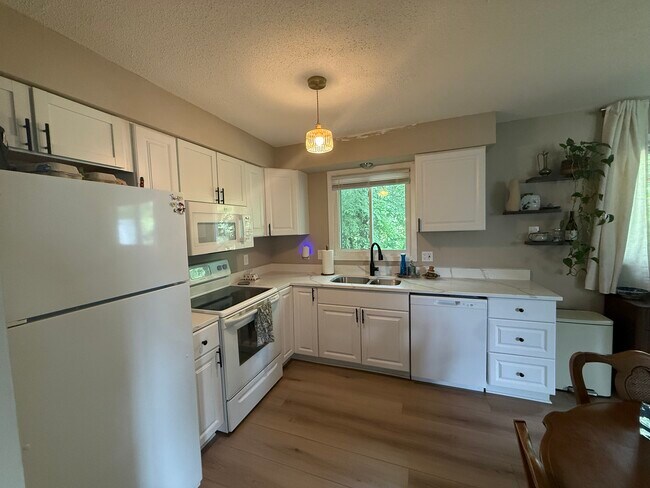 Foto del edificio - 12916 Pilgrim Ln N