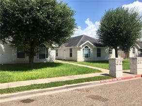 Building Photo - 812 N Cross Ln