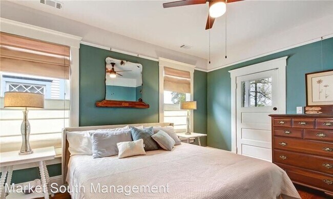 Building Photo - 4 br, 1.5 bath House - 415 E. 40th Street