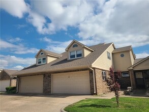 Building Photo - 1020 W Cypress St