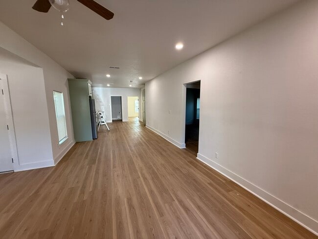 Foto del edificio - 2406 Gorman Ave