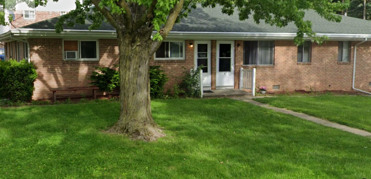 Primary Photo - 2255 W Alexis Rd