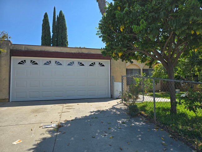 Building Photo - 10650 Dilo St