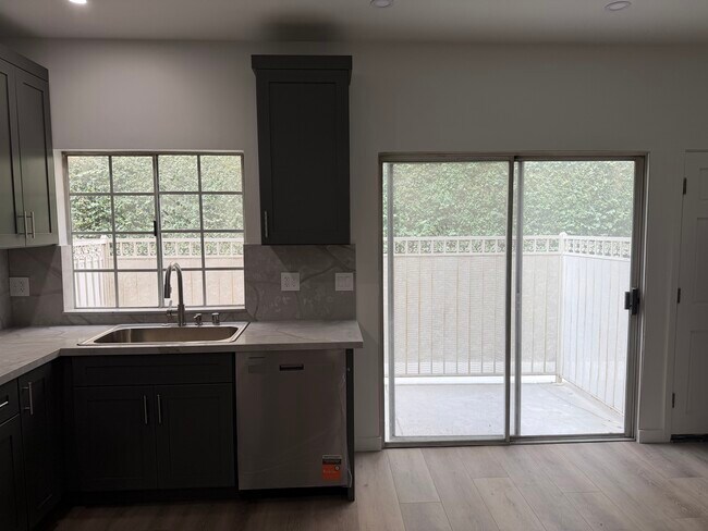 Foto del edificio - 10932 Bloomfield St