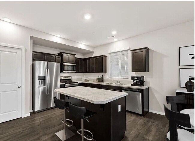 Foto del edificio - Fabulous 4-bedroom home in desirable Lipoma Firs Community of Puyallup!!