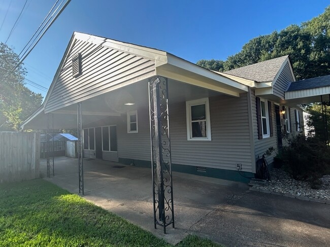Building Photo - 4463 Ferndale Rd
