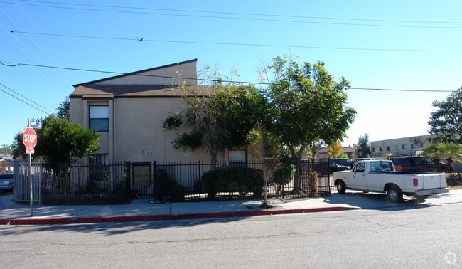 Building Photo - 9256 Wakefield Ave