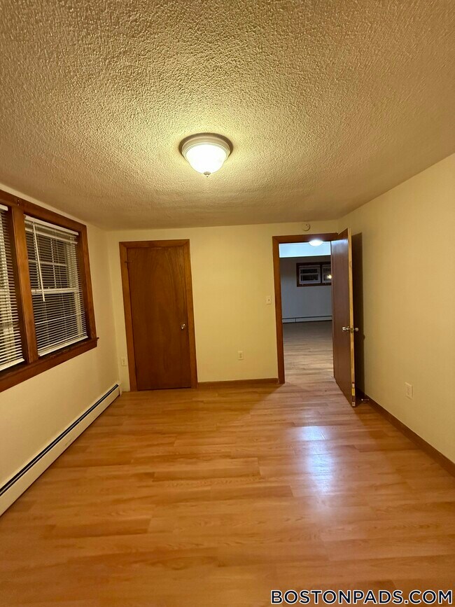 Foto del edificio - 100 Readville St