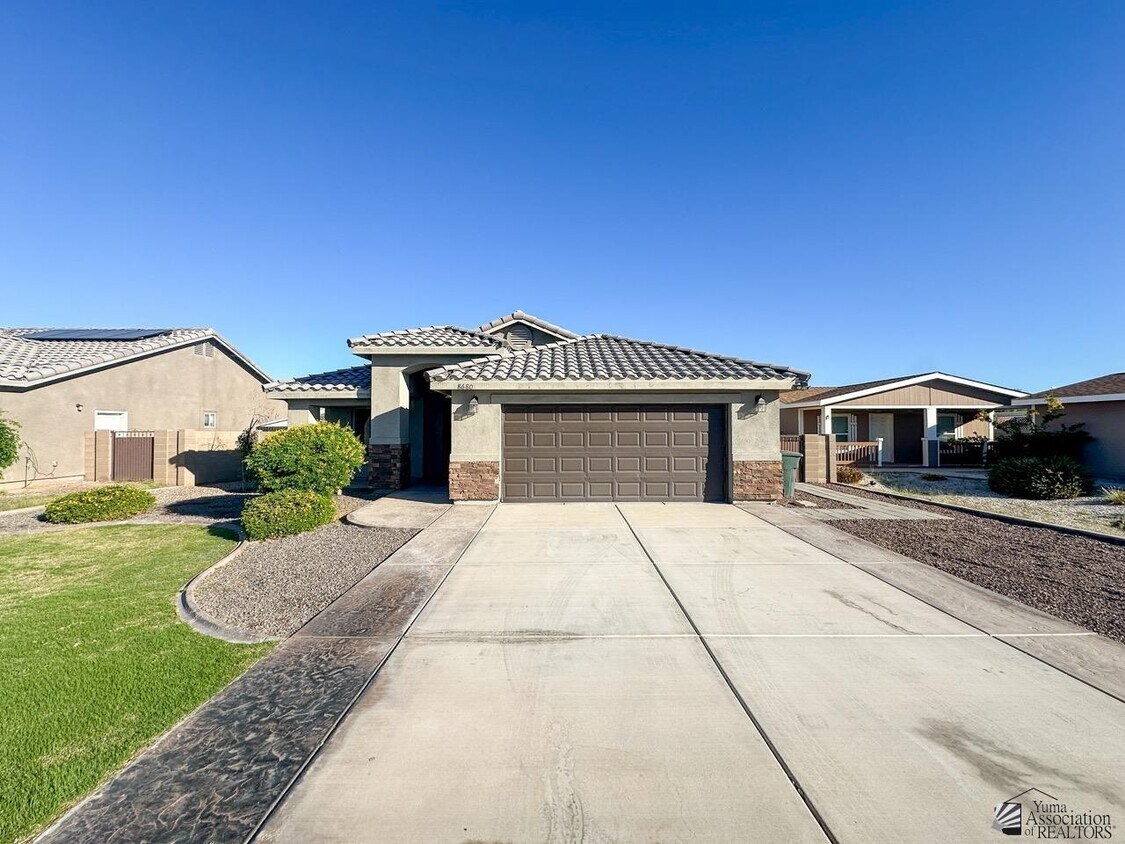 Foto principal - 8680 E 34th Ln