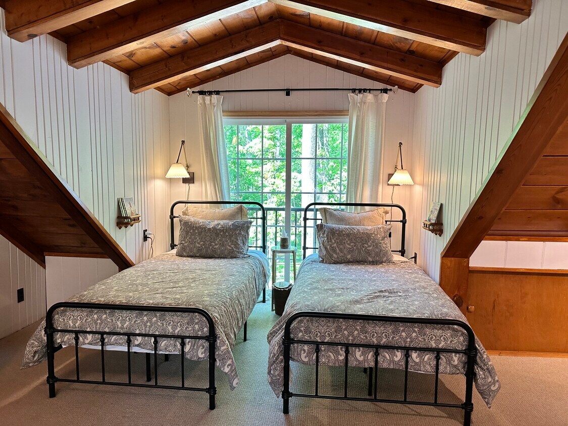Foto principal - 3906 Oakdale Dr