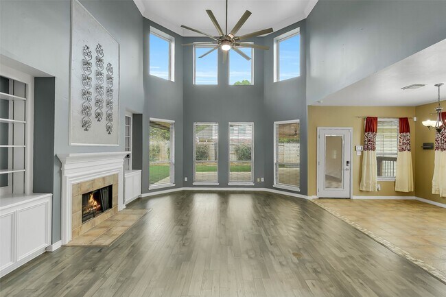 Foto del edificio - 7619 Limber Bough Dr