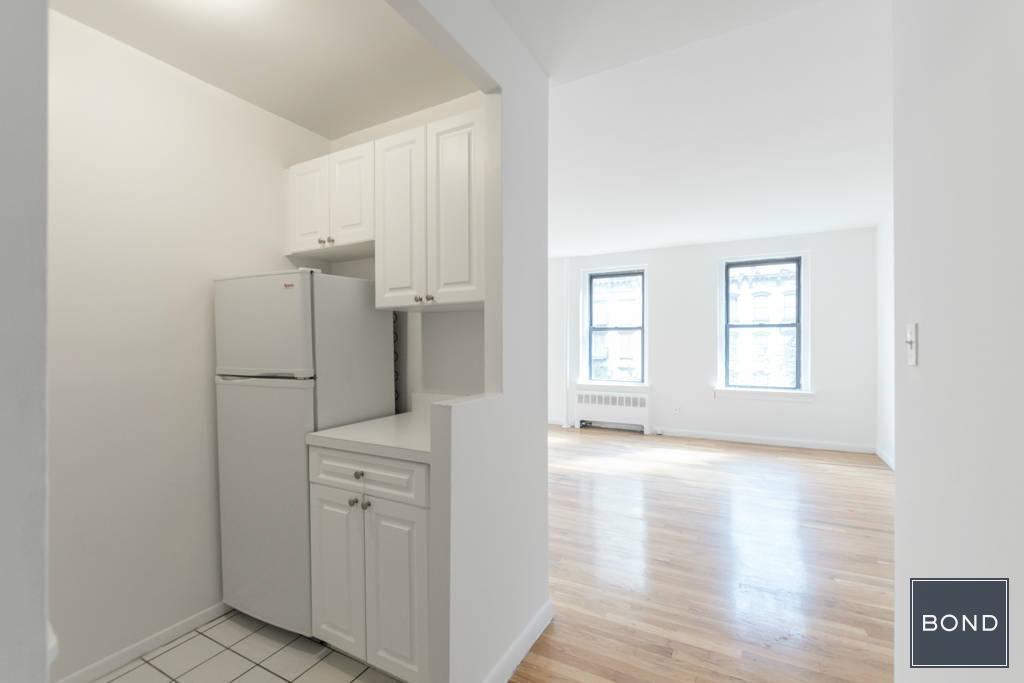 Building Photo - 947 1st Ave