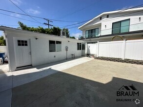 Building Photo - 1111 S Crest Dr