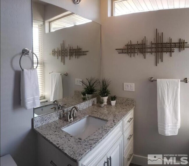 Building Photo - 730 Bluffs Ct