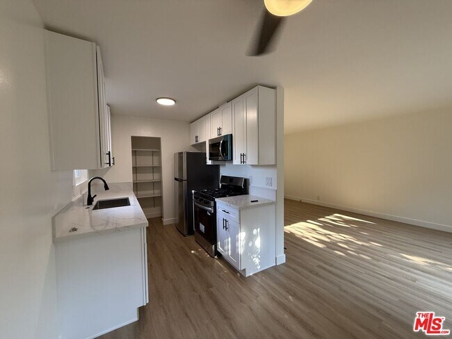 Foto del edificio - 3707 S Canfield Ave