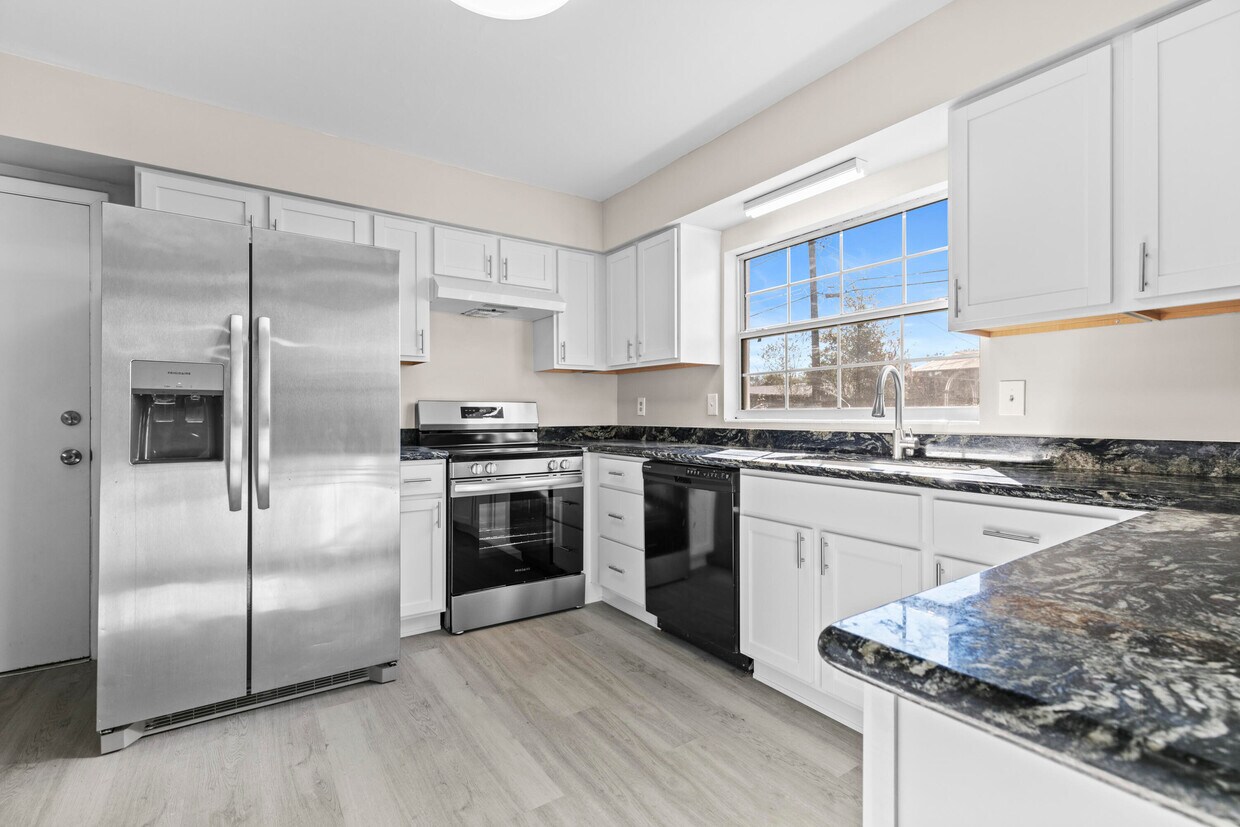 Foto principal - 3331 NW 27th Ave