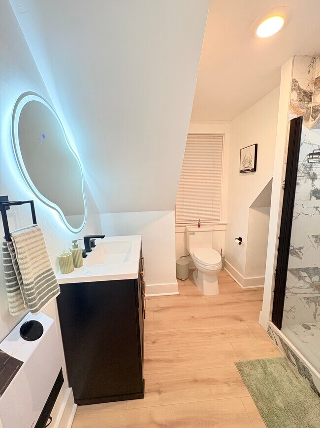 Building Photo - 1136 Wood Ave