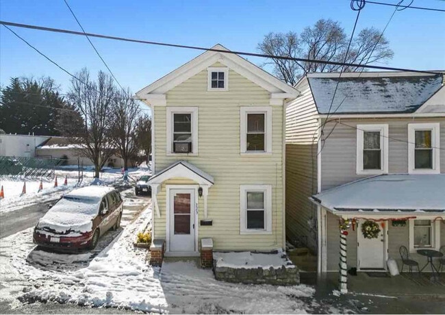 Building Photo - 223 Baker St