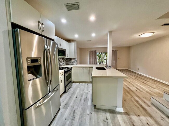 Foto del edificio - 21420 Tudor Dr